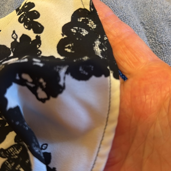 Coldwater Creek black & white design can we worn long sleeve or 3/4 button Vneck - Picture 8 of 8